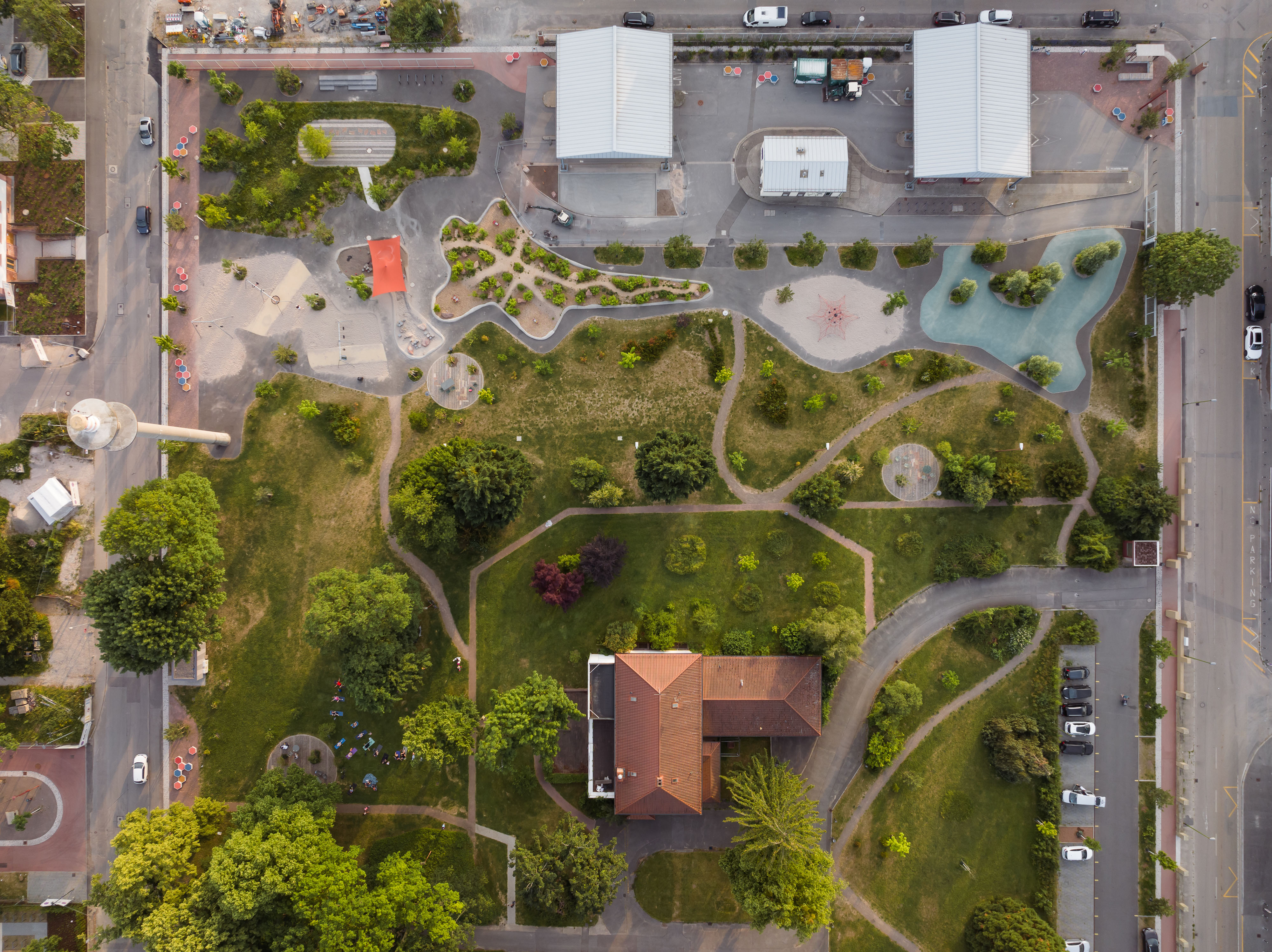 Der Offiziersgarten wird zum Bürgerpark und der ehemalige Checkpoint zur Spielelandschaft (Foto: Thilo Ross)